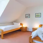 Holiday home Darsswaldradler *